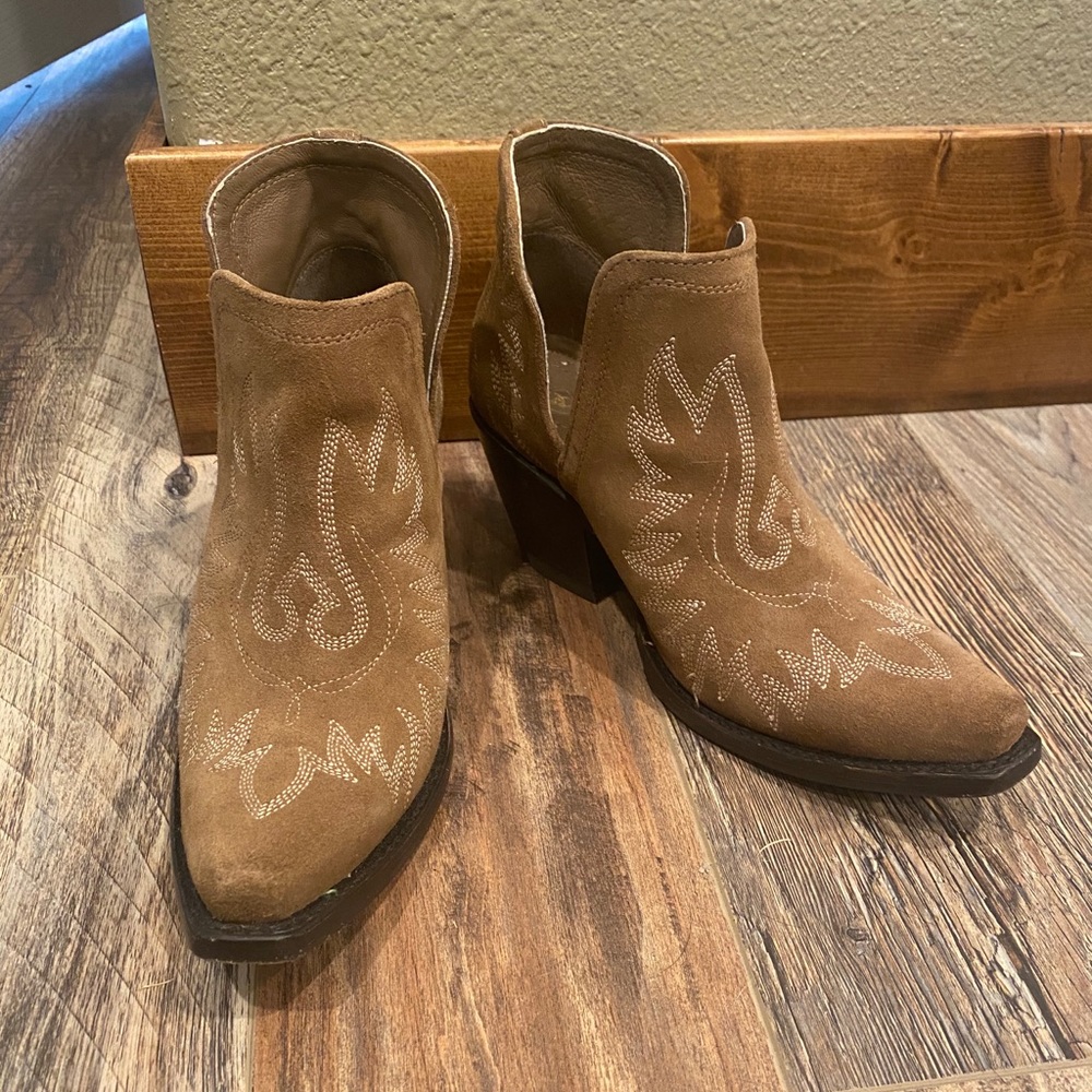 Ariat Dixie western booties
